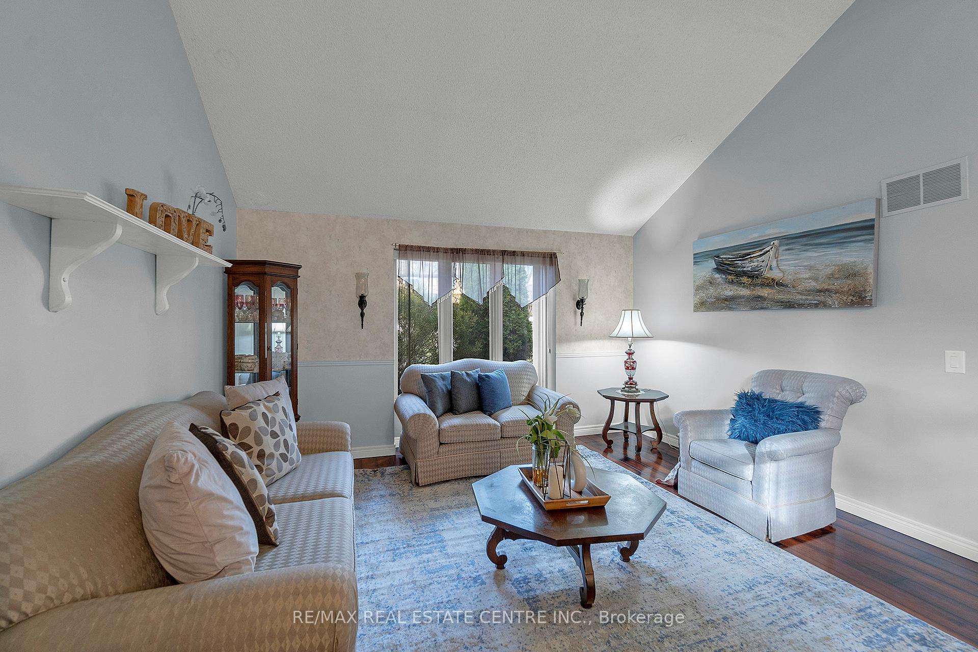 Photo 11 of 107 Royal Palm Drive, Brampton, Heart Lake East — HOMEH
