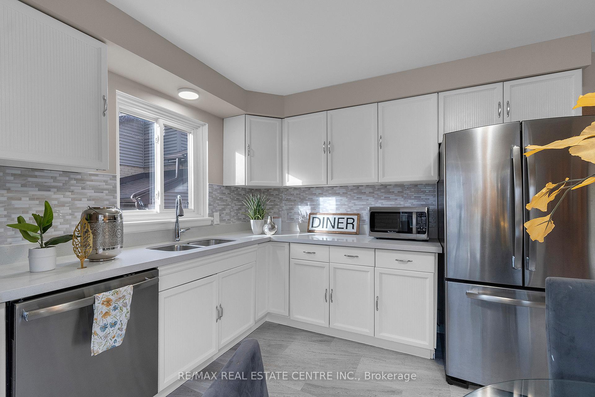 Photo 18 of 107 Royal Palm Drive, Brampton, Heart Lake East — HOMEH