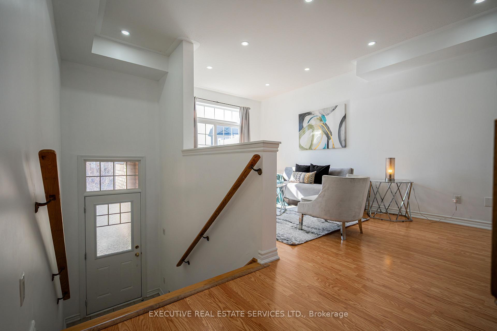 Photo 9 of 110 Magdalene Crescent, Brampton, Heart Lake East — HOMEH