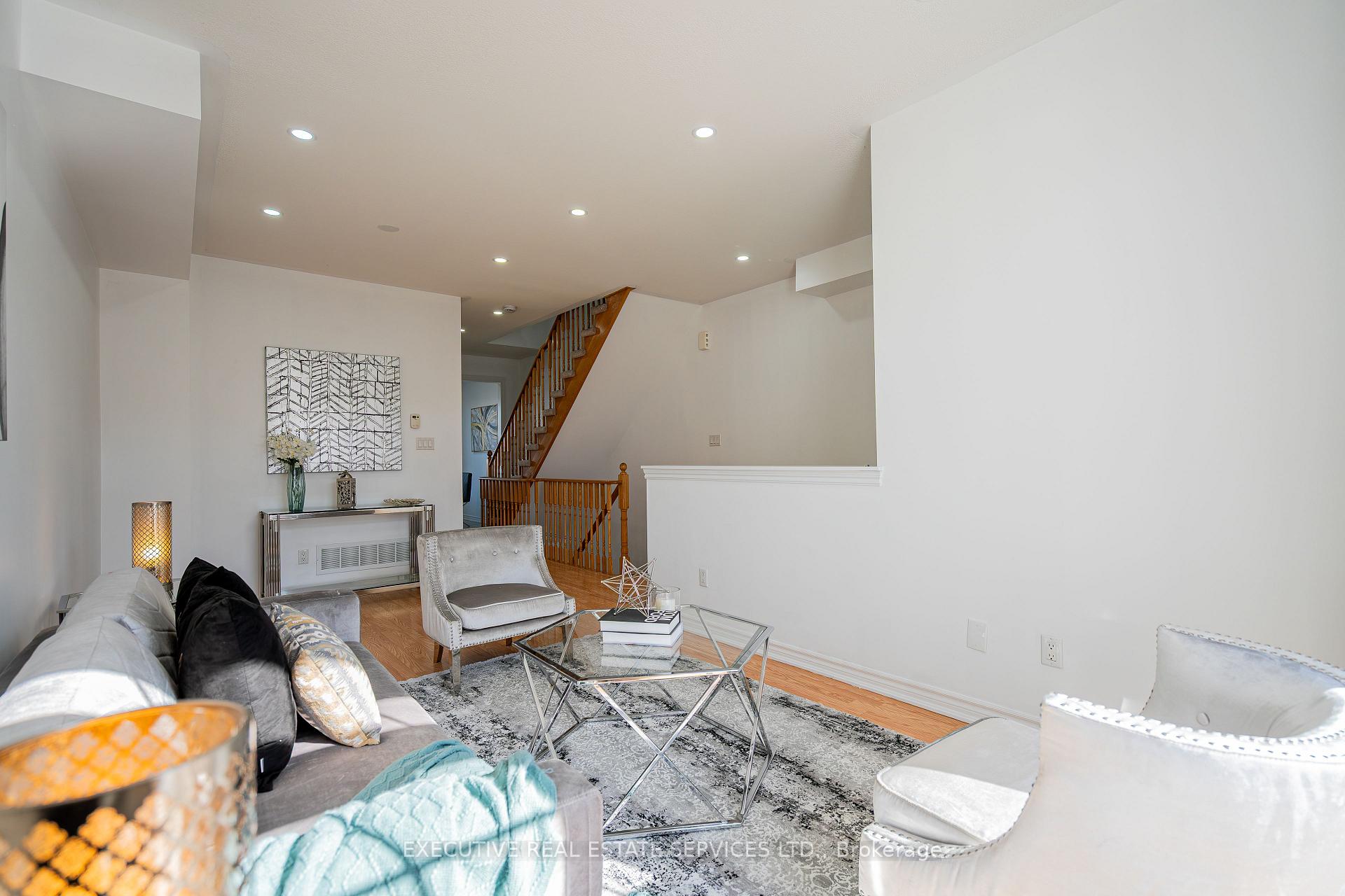 Photo 12 of 110 Magdalene Crescent, Brampton, Heart Lake East — HOMEH