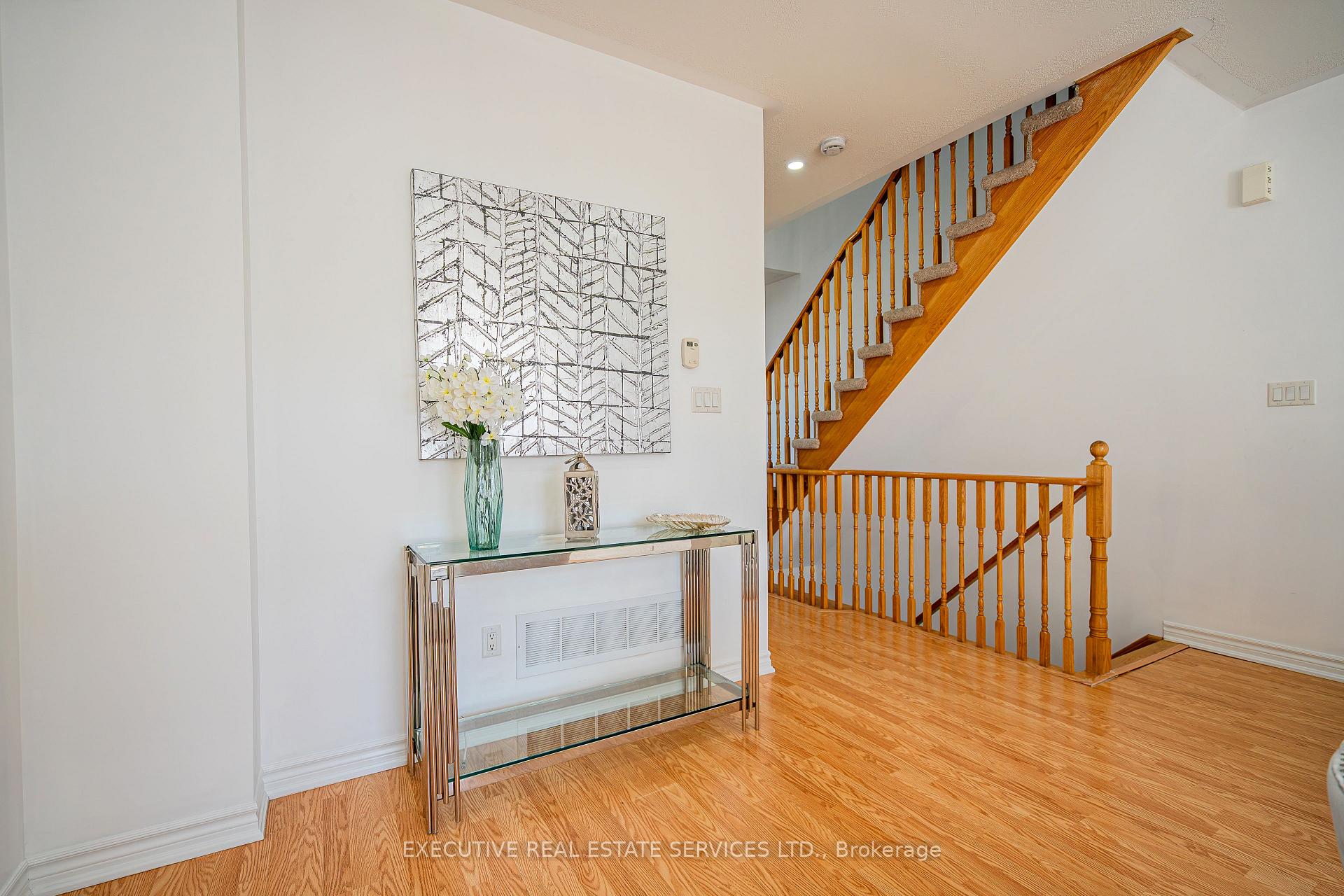 Photo 15 of 110 Magdalene Crescent, Brampton, Heart Lake East — HOMEH