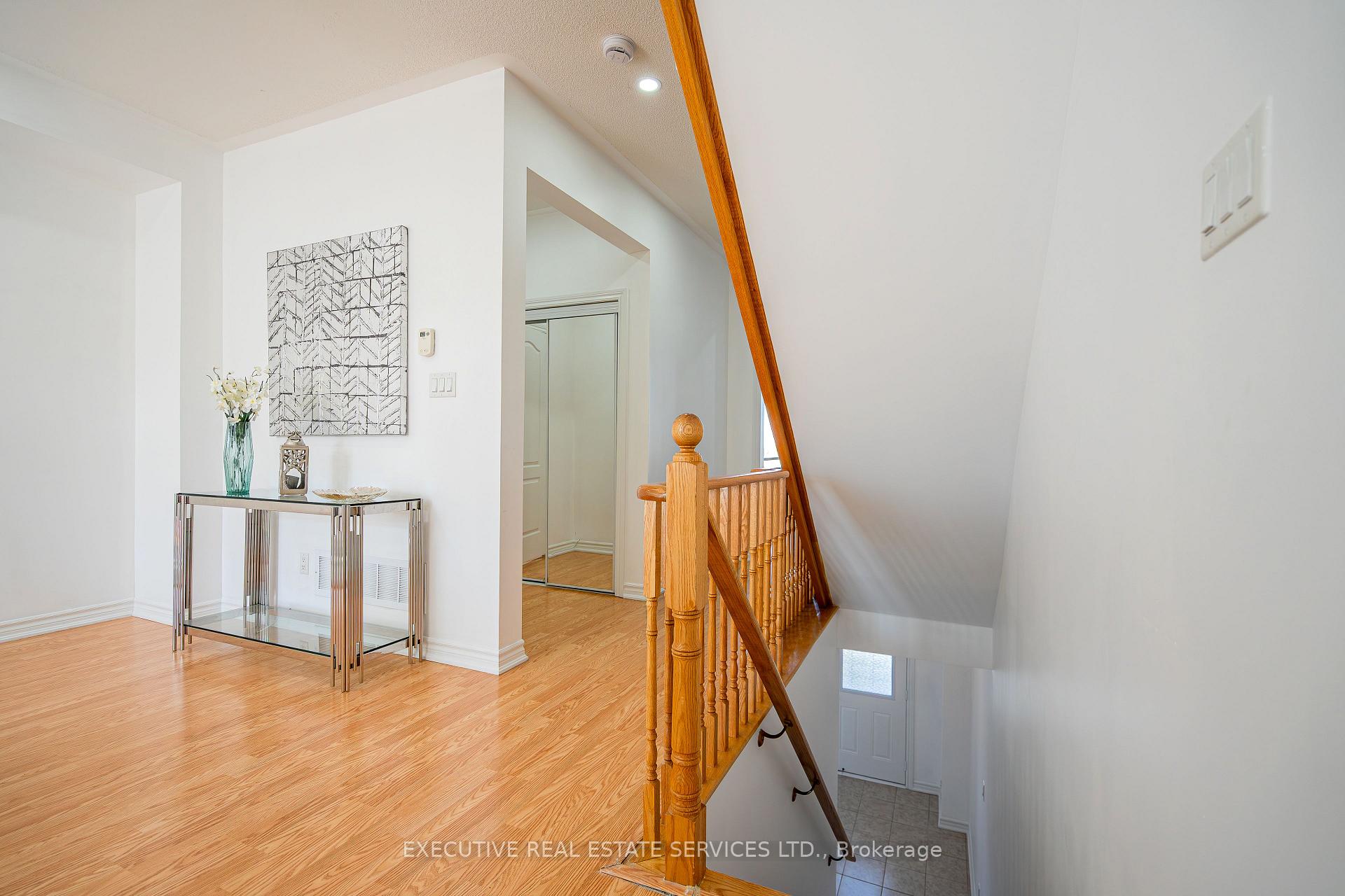 Photo 16 of 110 Magdalene Crescent, Brampton, Heart Lake East — HOMEH