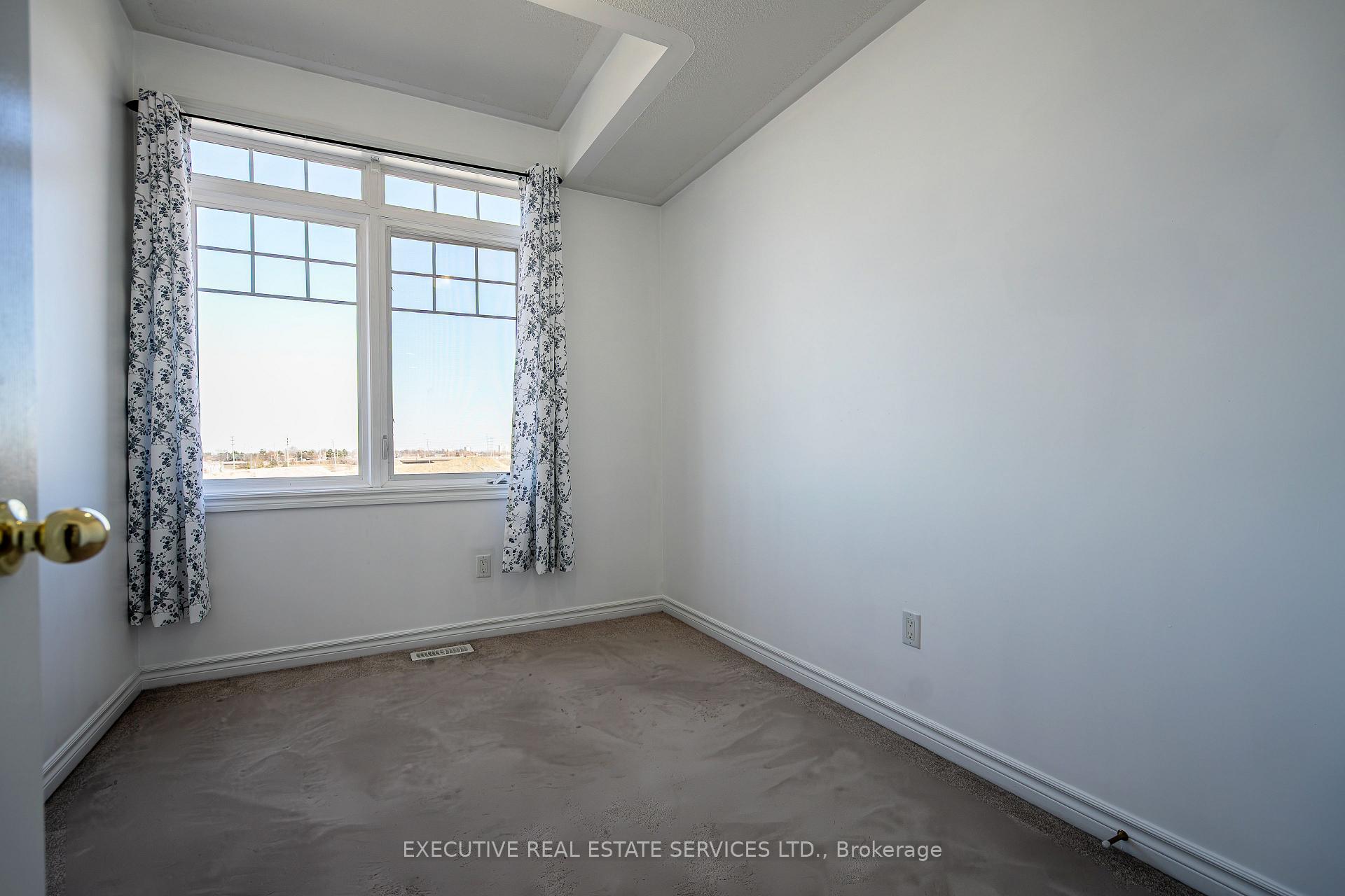 Photo 53 of 110 Magdalene Crescent, Brampton, Heart Lake East — HOMEH