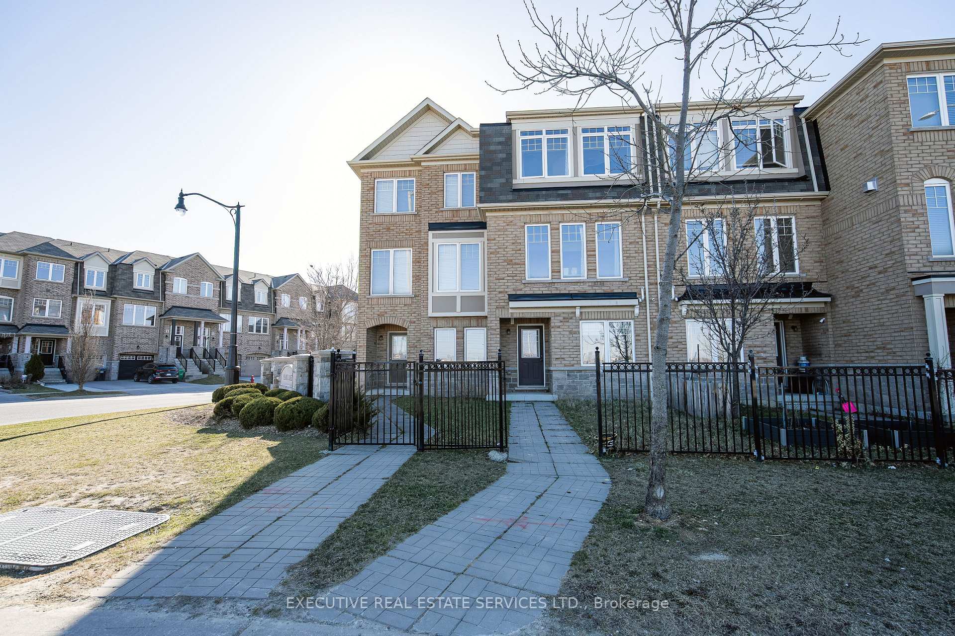 Photo 2 of 110 Magdalene Crescent, Brampton, Heart Lake East — HOMEH