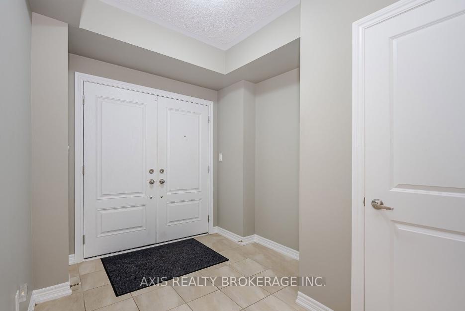 Photo 3 of 25 Fruitvale Circle, Brampton, Northwest Brampton — HOMEH