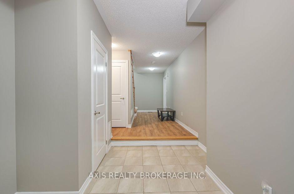 Photo 4 of 25 Fruitvale Circle, Brampton, Northwest Brampton — HOMEH