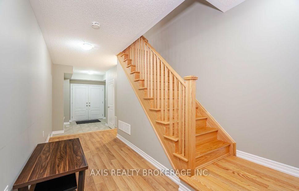 Photo 5 of 25 Fruitvale Circle, Brampton, Northwest Brampton — HOMEH
