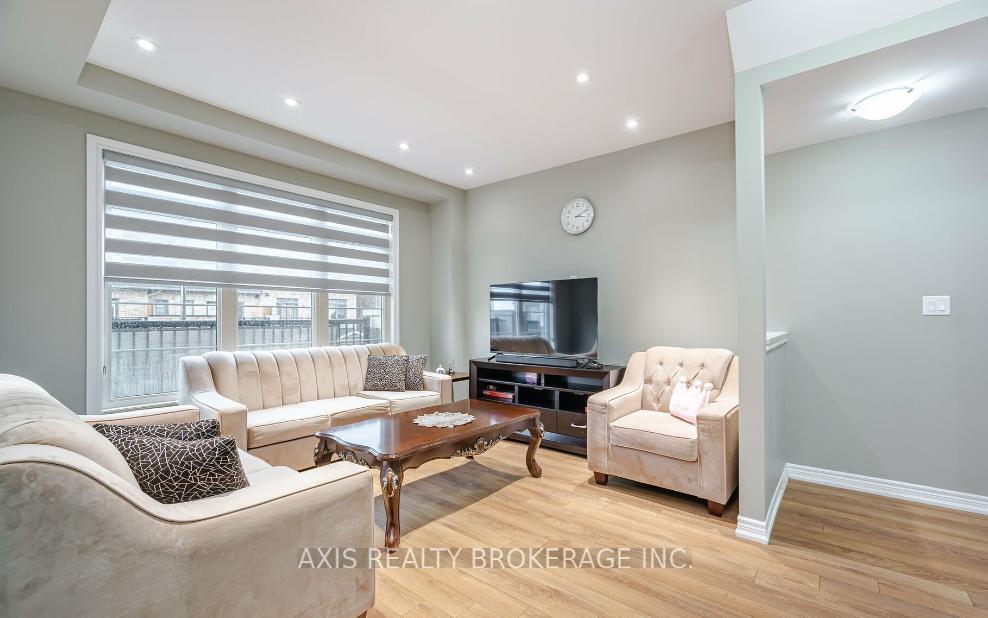 Photo 6 of 25 Fruitvale Circle, Brampton, Northwest Brampton — HOMEH