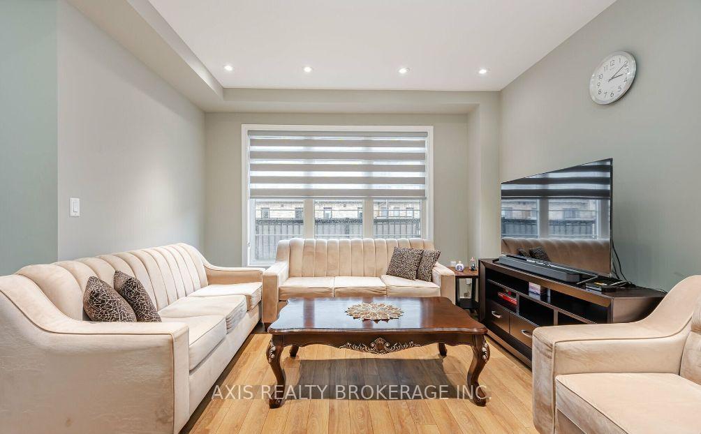 Photo 7 of 25 Fruitvale Circle, Brampton, Northwest Brampton — HOMEH