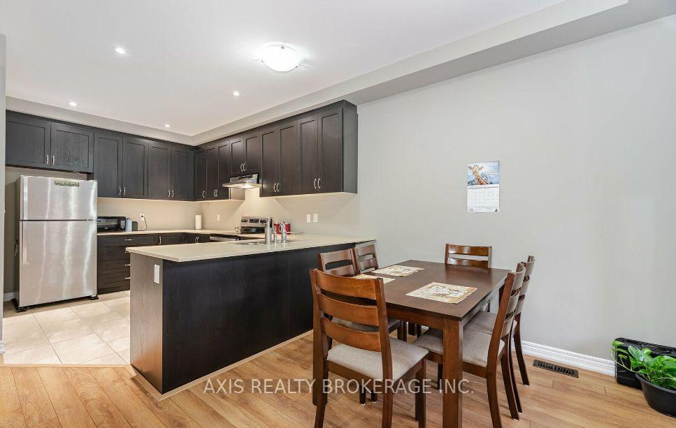 Photo 10 of 25 Fruitvale Circle, Brampton, Northwest Brampton — HOMEH