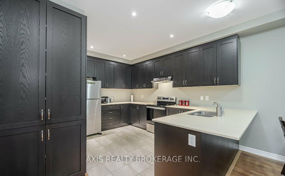 Photo 11 of 25 Fruitvale Circle, Brampton, Northwest Brampton — HOMEH