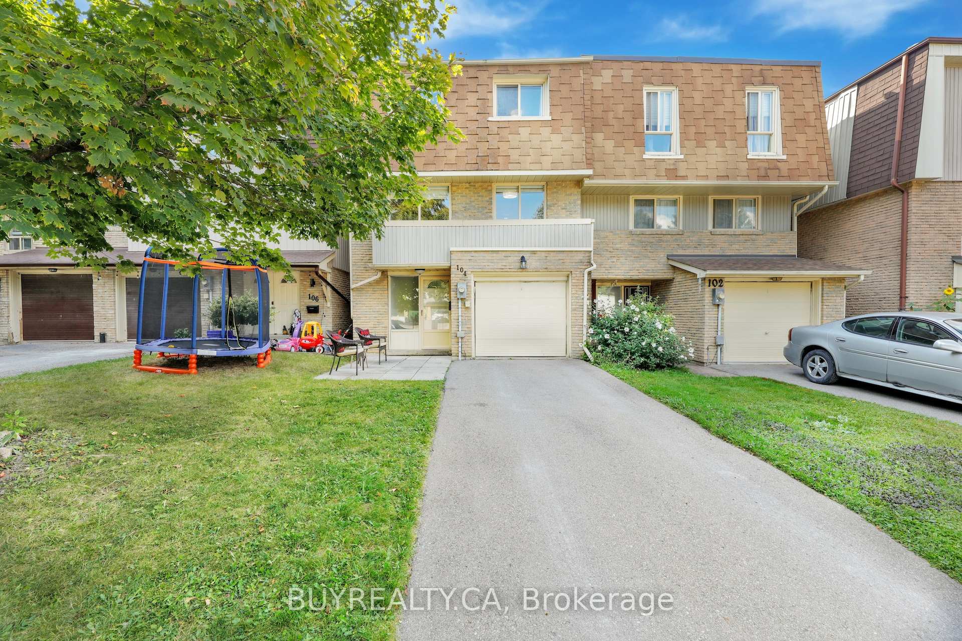 Photo 2 of Unit 72, 104 Poplar Crescent, Aurora, Aurora Highlands — HOMEH