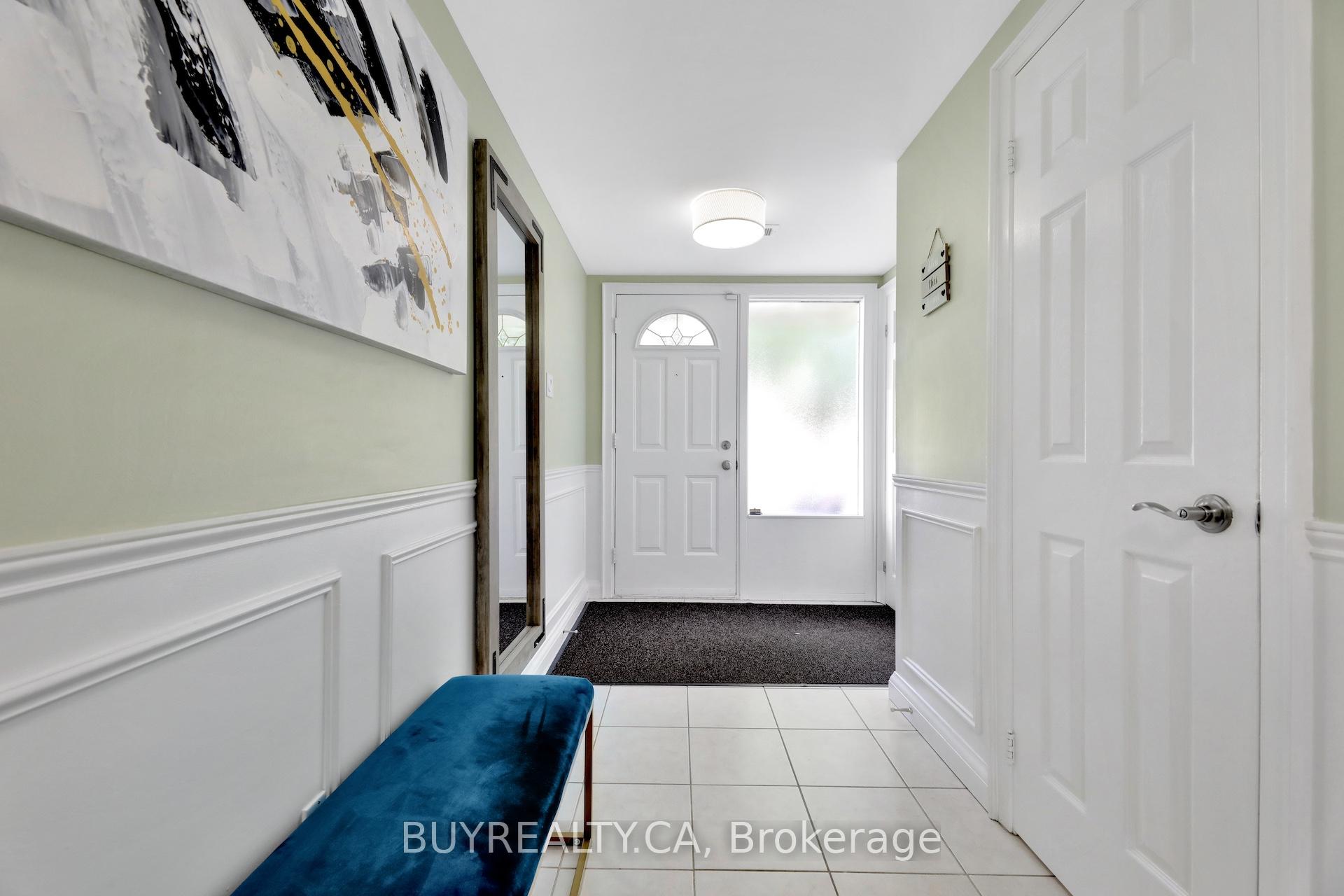 Photo 4 of Unit 72, 104 Poplar Crescent, Aurora, Aurora Highlands — HOMEH