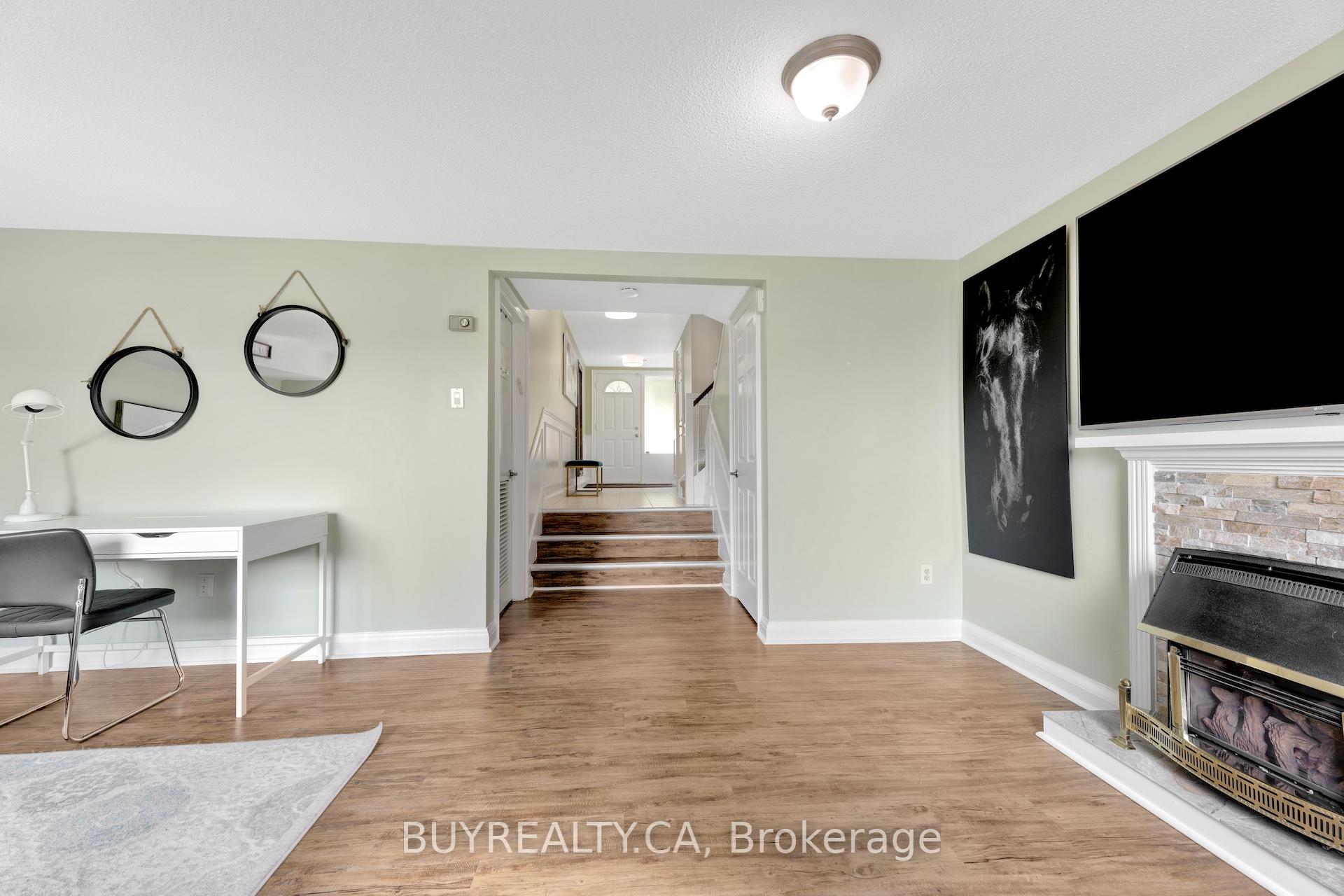 Photo 6 of Unit 72, 104 Poplar Crescent, Aurora, Aurora Highlands — HOMEH