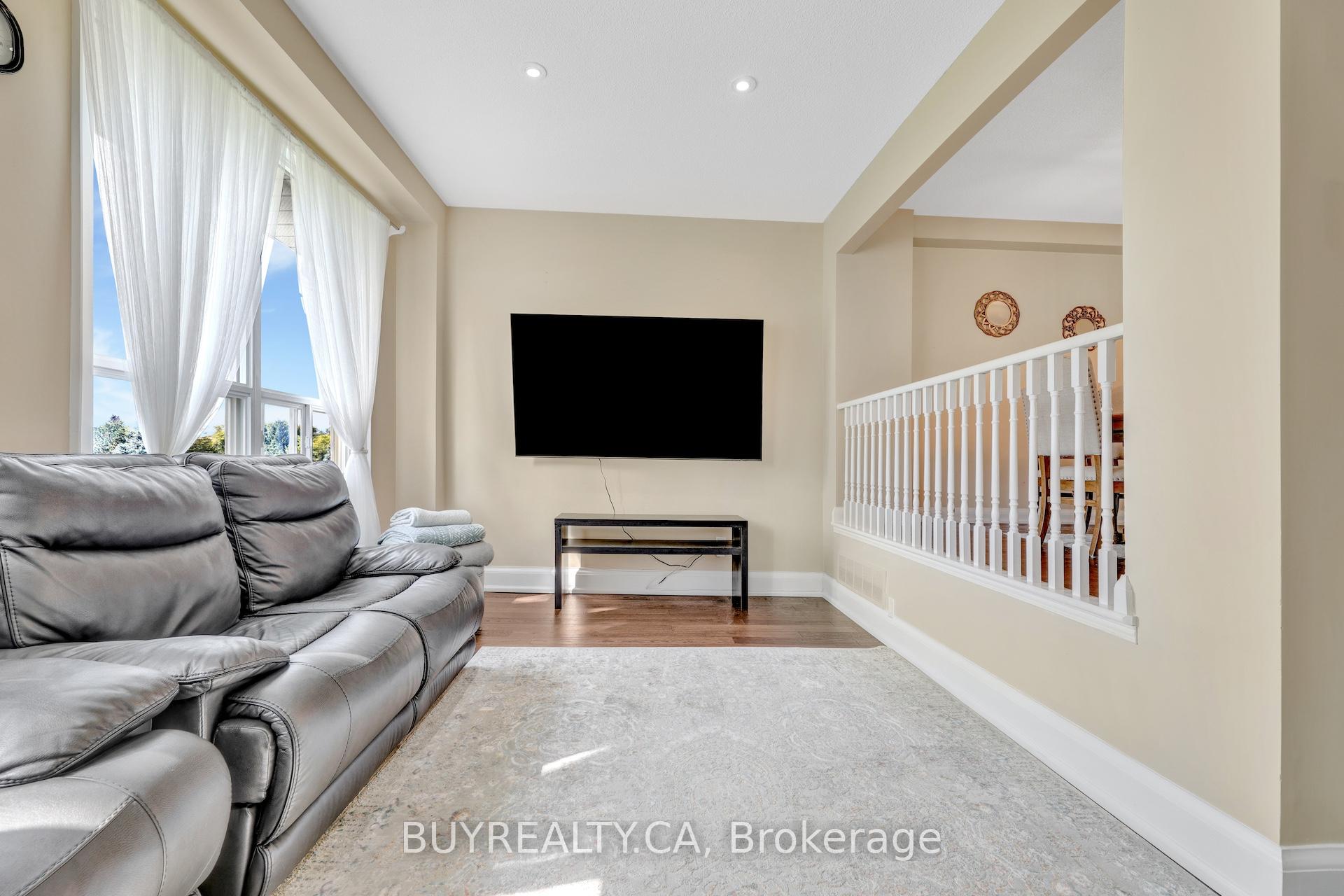 Photo 11 of Unit 72, 104 Poplar Crescent, Aurora, Aurora Highlands — HOMEH