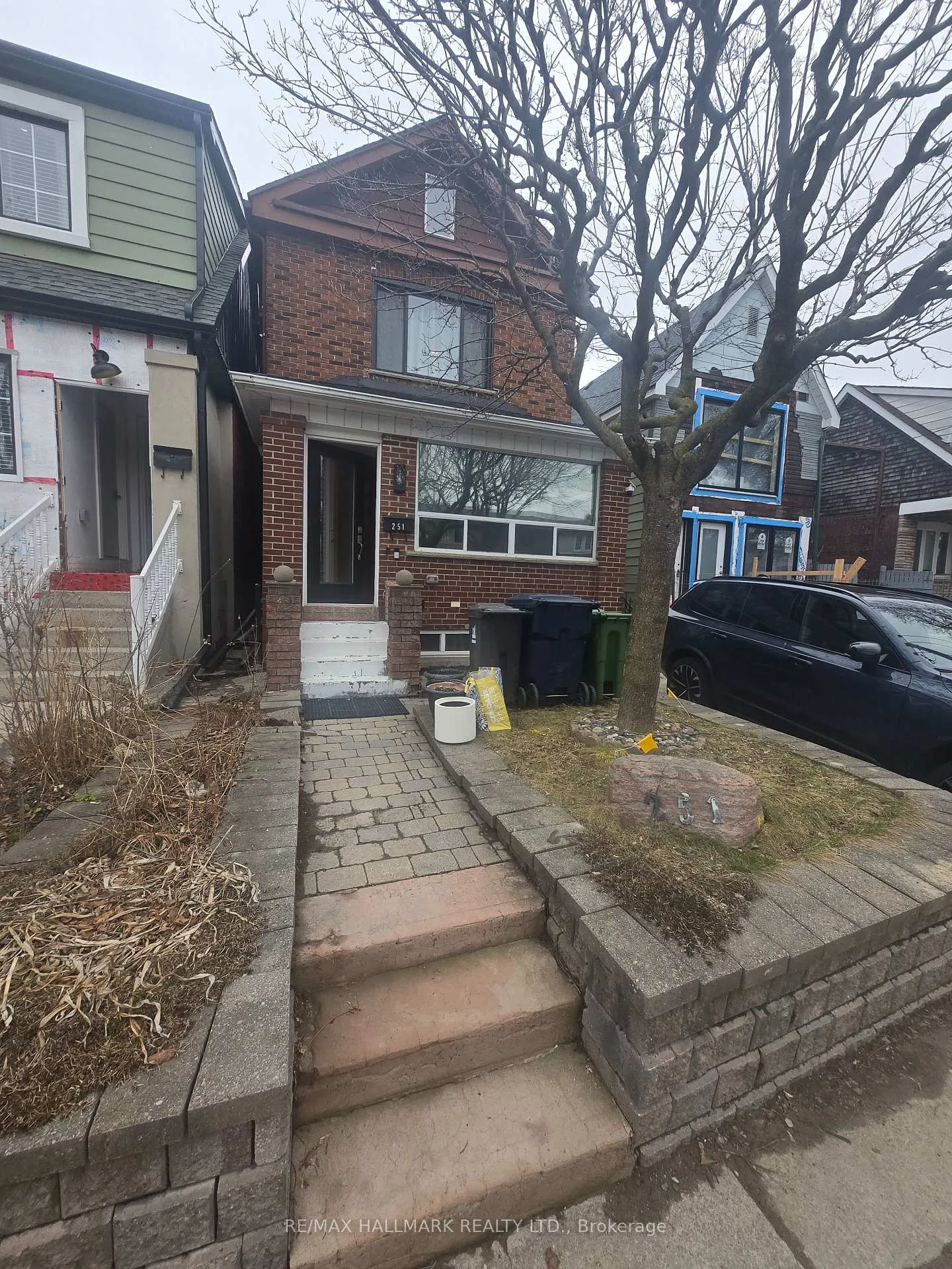 Photo 2 of Unit Main, 251 Silverthorn Avenue, Toronto, Weston-Pellam Park — HOMEH