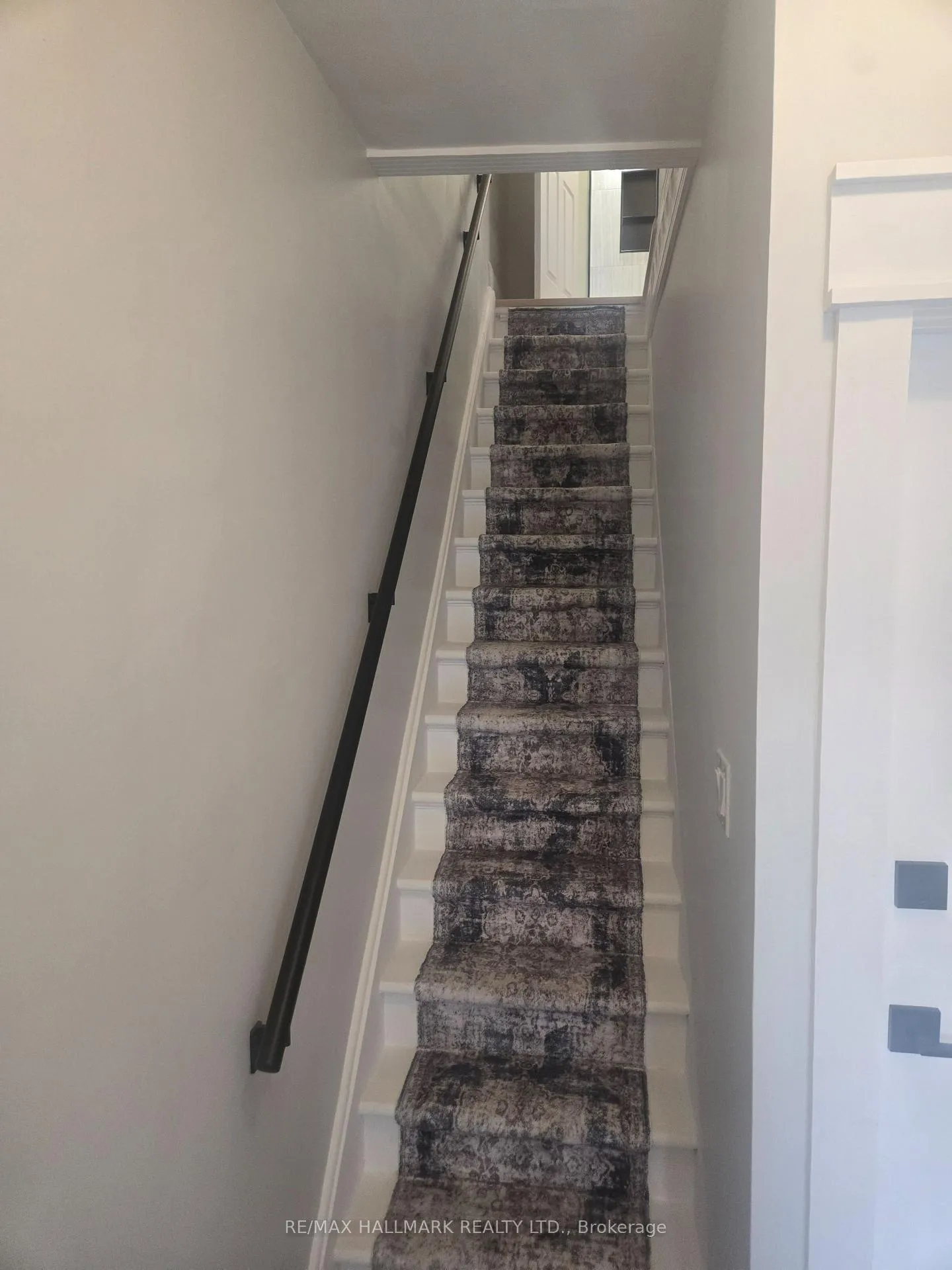 Photo 8 of Unit Main, 251 Silverthorn Avenue, Toronto, Weston-Pellam Park — HOMEH