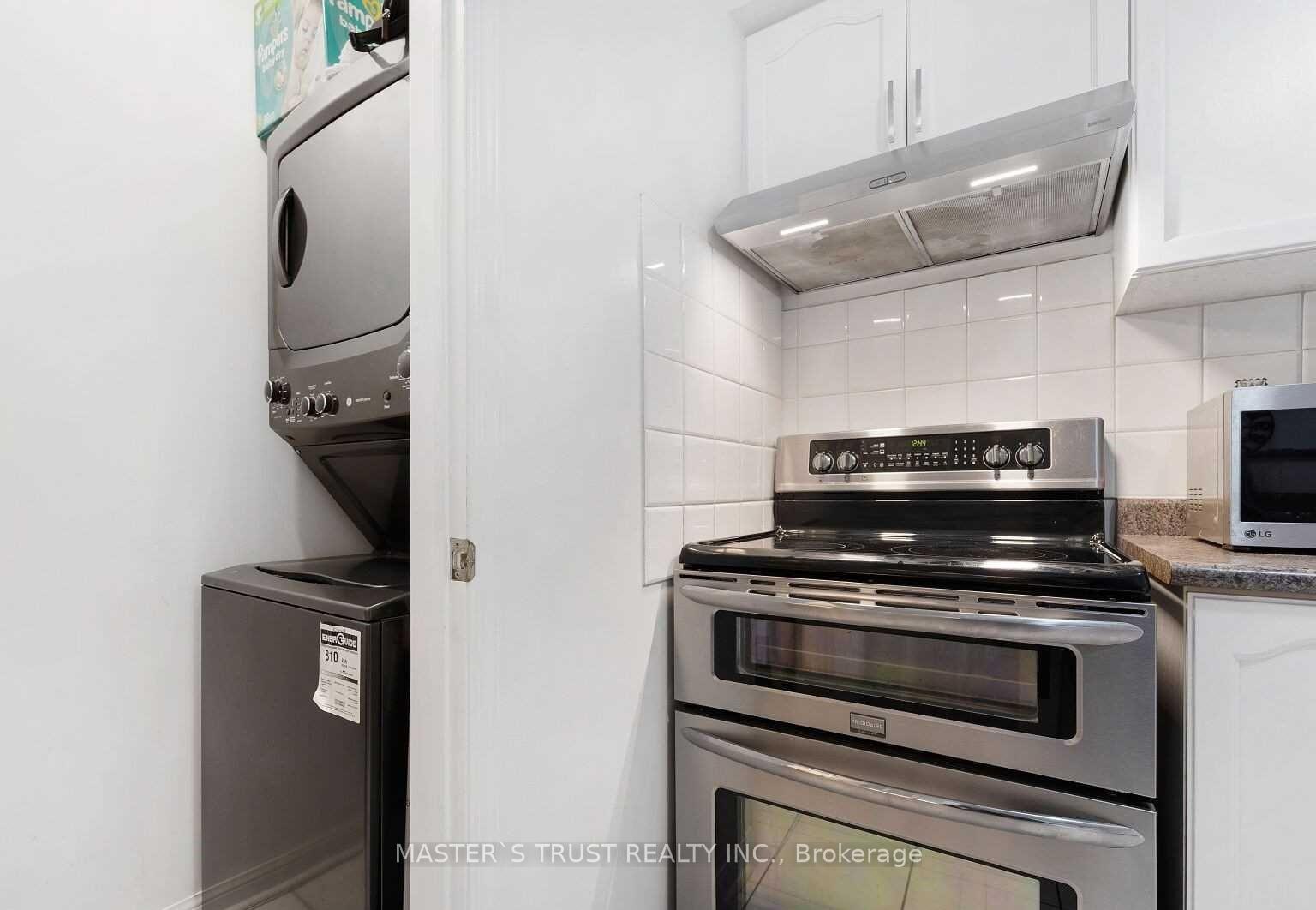 Photo 11 of Unit UPPER LEVEL, 12 Cox Boulevard, Markham, Unionville — HOMEH