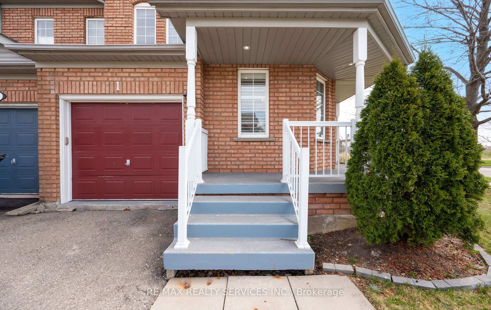 Photo 5 of 1 Queen Anne Drive, Brampton, Fletcher's Meadow — HOMEH