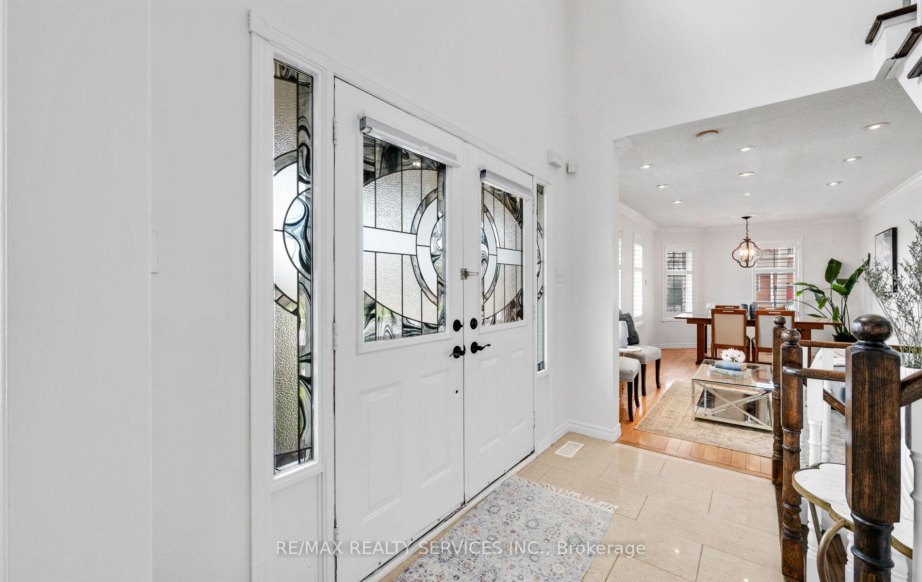 Photo 7 of 1 Queen Anne Drive, Brampton, Fletcher's Meadow — HOMEH