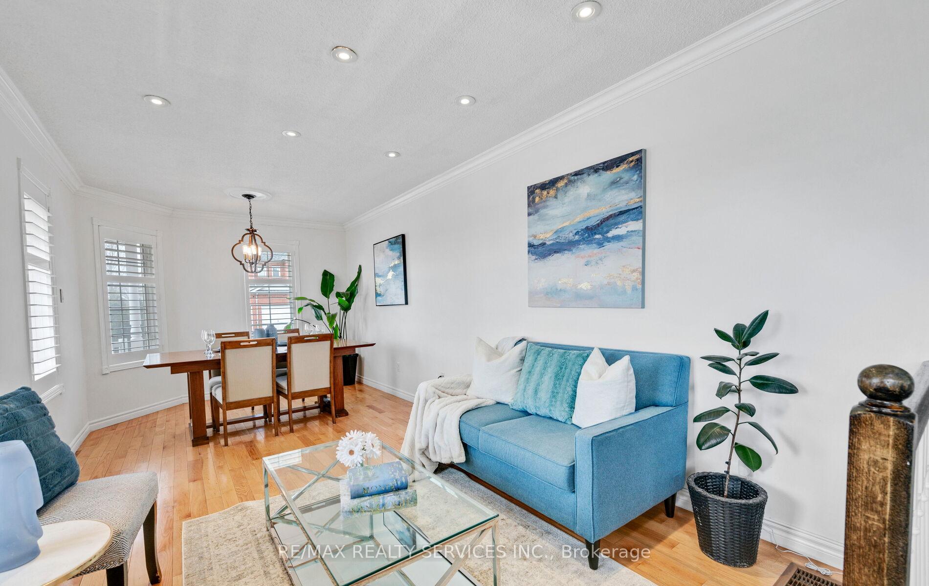Photo 10 of 1 Queen Anne Drive, Brampton, Fletcher's Meadow — HOMEH