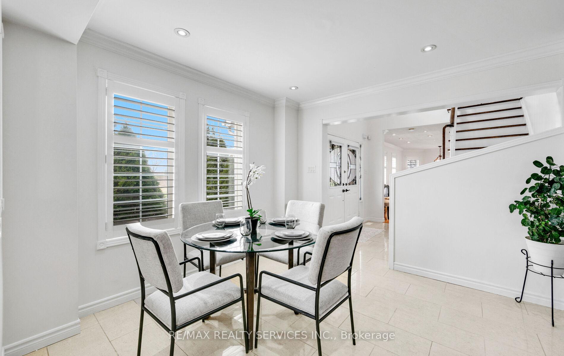 Photo 13 of 1 Queen Anne Drive, Brampton, Fletcher's Meadow — HOMEH