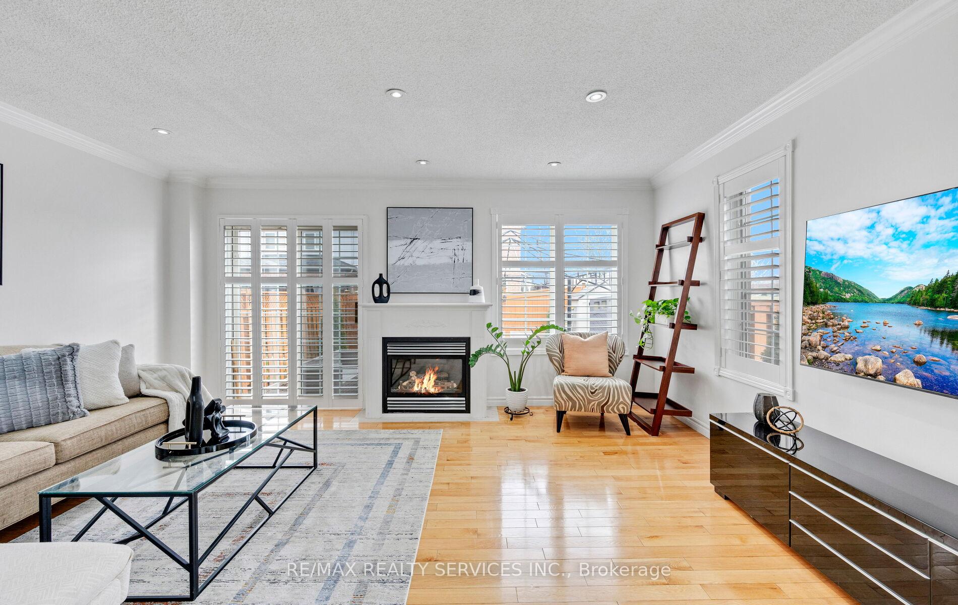 Photo 14 of 1 Queen Anne Drive, Brampton, Fletcher's Meadow — HOMEH