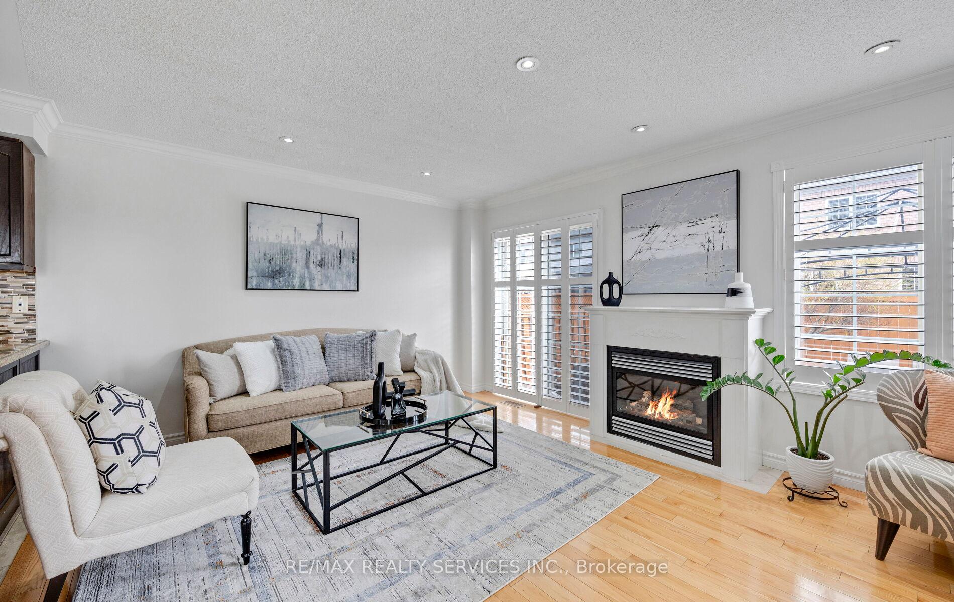 Photo 15 of 1 Queen Anne Drive, Brampton, Fletcher's Meadow — HOMEH