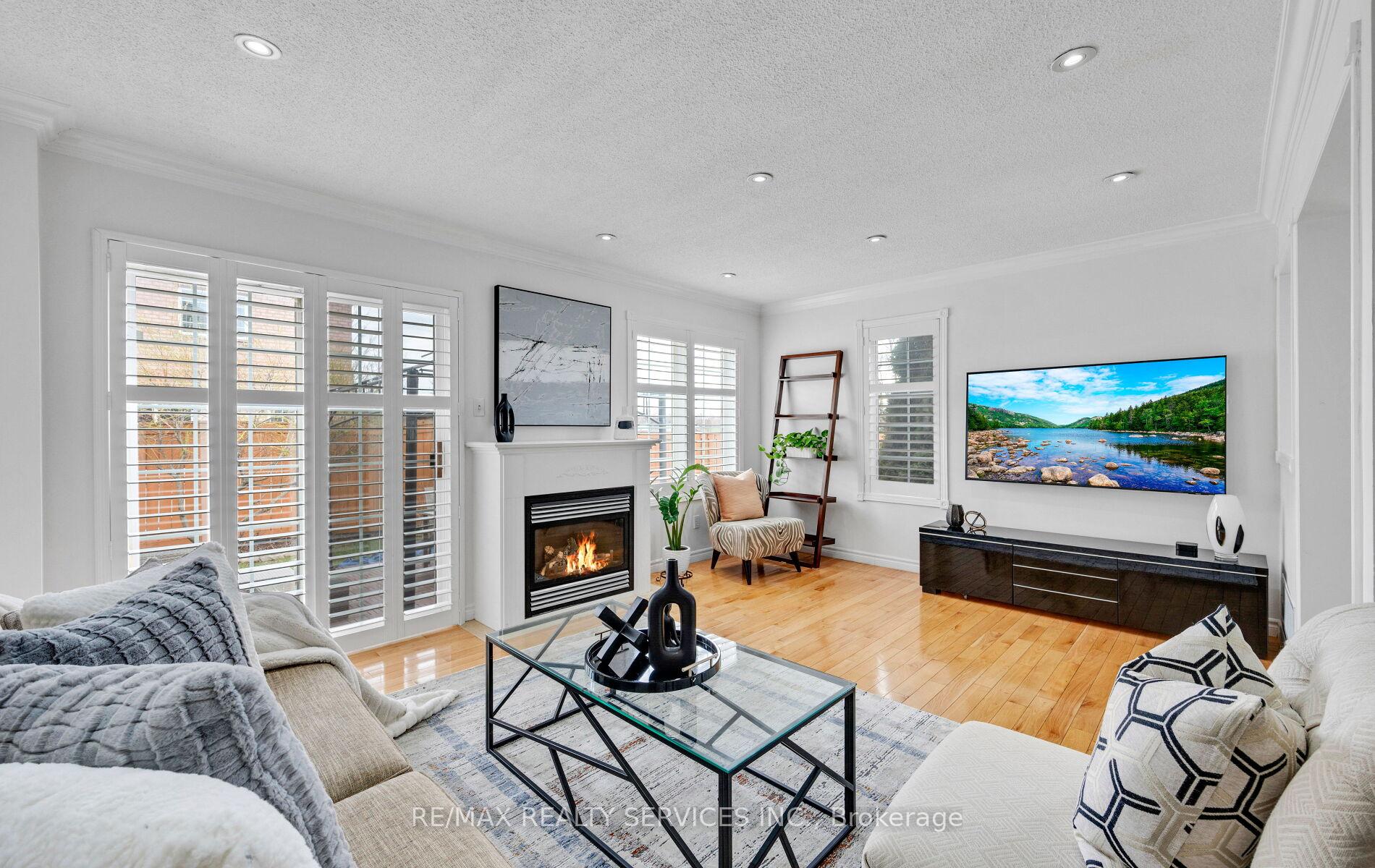 Photo 16 of 1 Queen Anne Drive, Brampton, Fletcher's Meadow — HOMEH