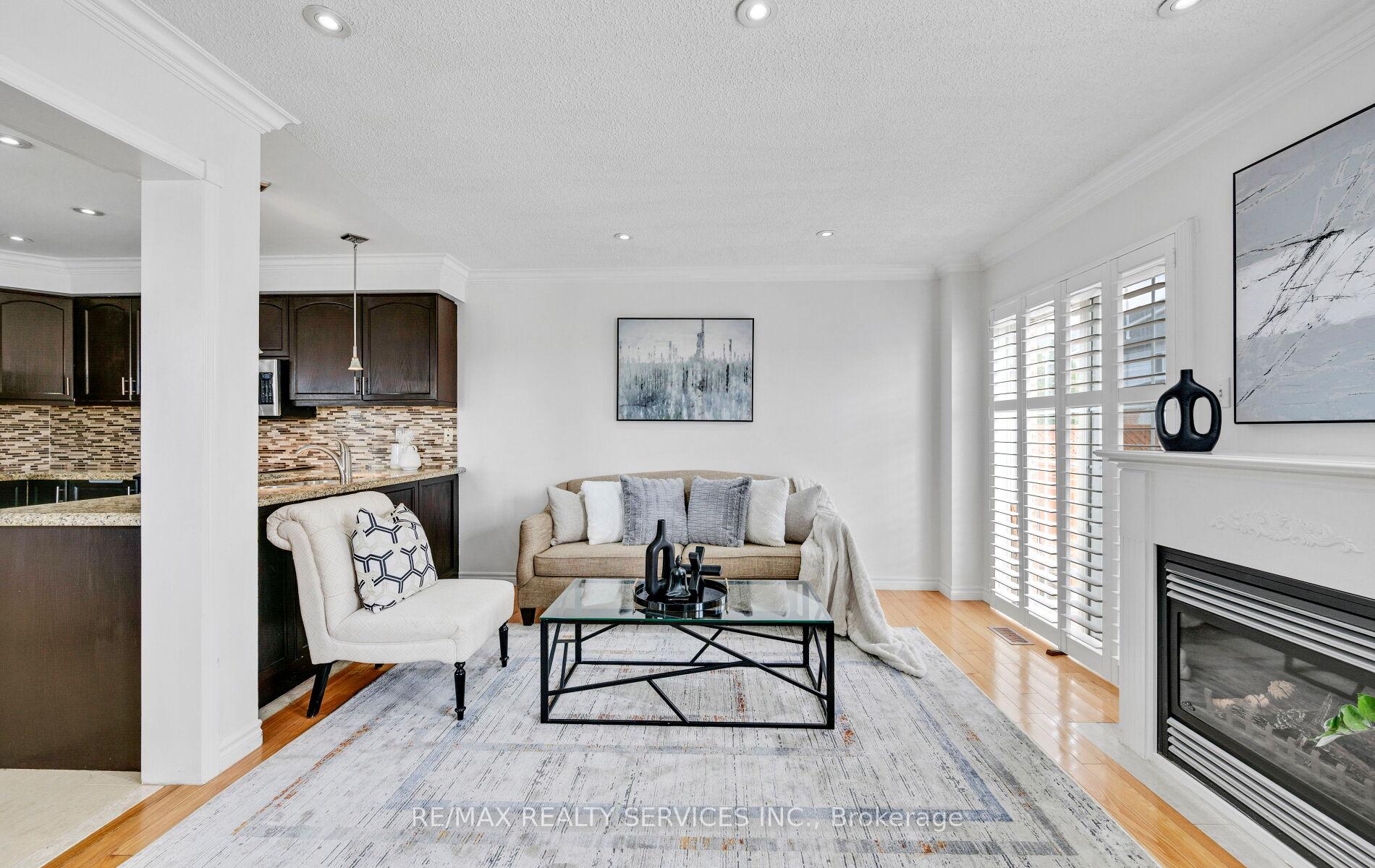 Photo 18 of 1 Queen Anne Drive, Brampton, Fletcher's Meadow — HOMEH