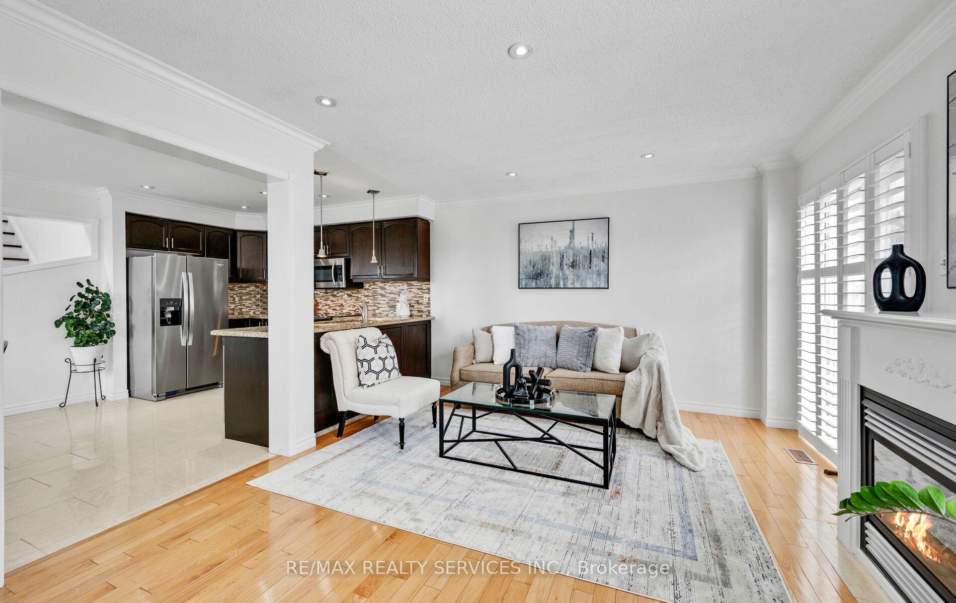 Photo 19 of 1 Queen Anne Drive, Brampton, Fletcher's Meadow — HOMEH