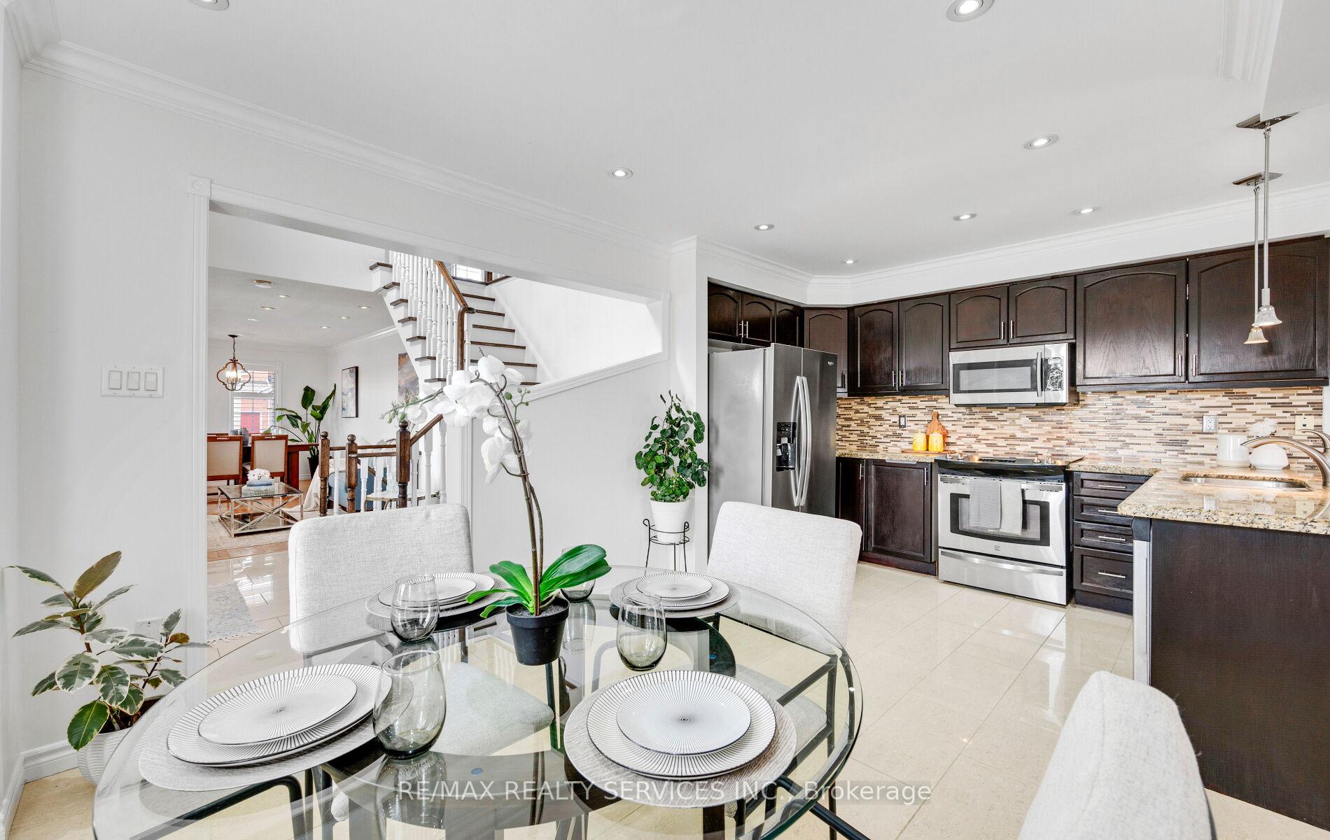 Photo 20 of 1 Queen Anne Drive, Brampton, Fletcher's Meadow — HOMEH