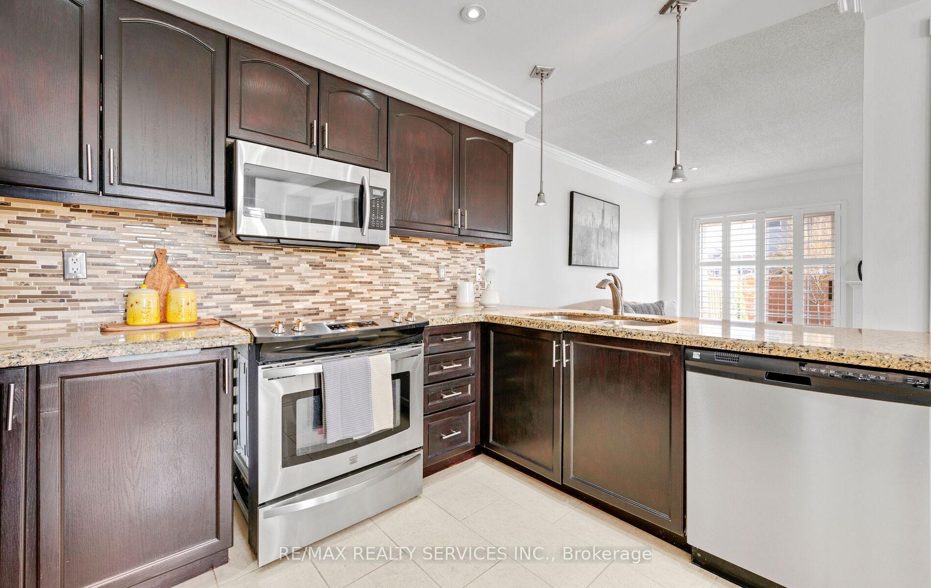 Photo 22 of 1 Queen Anne Drive, Brampton, Fletcher's Meadow — HOMEH