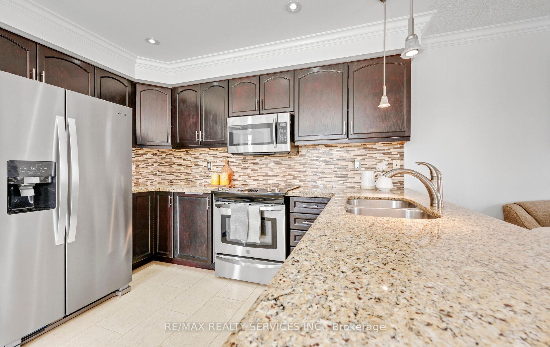 Photo 23 of 1 Queen Anne Drive, Brampton, Fletcher's Meadow — HOMEH