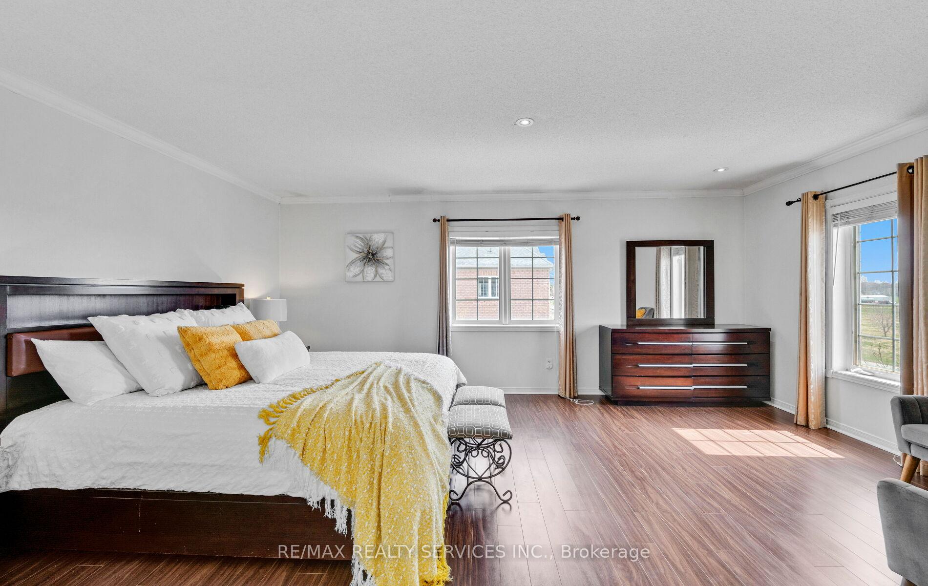 Photo 27 of 1 Queen Anne Drive, Brampton, Fletcher's Meadow — HOMEH