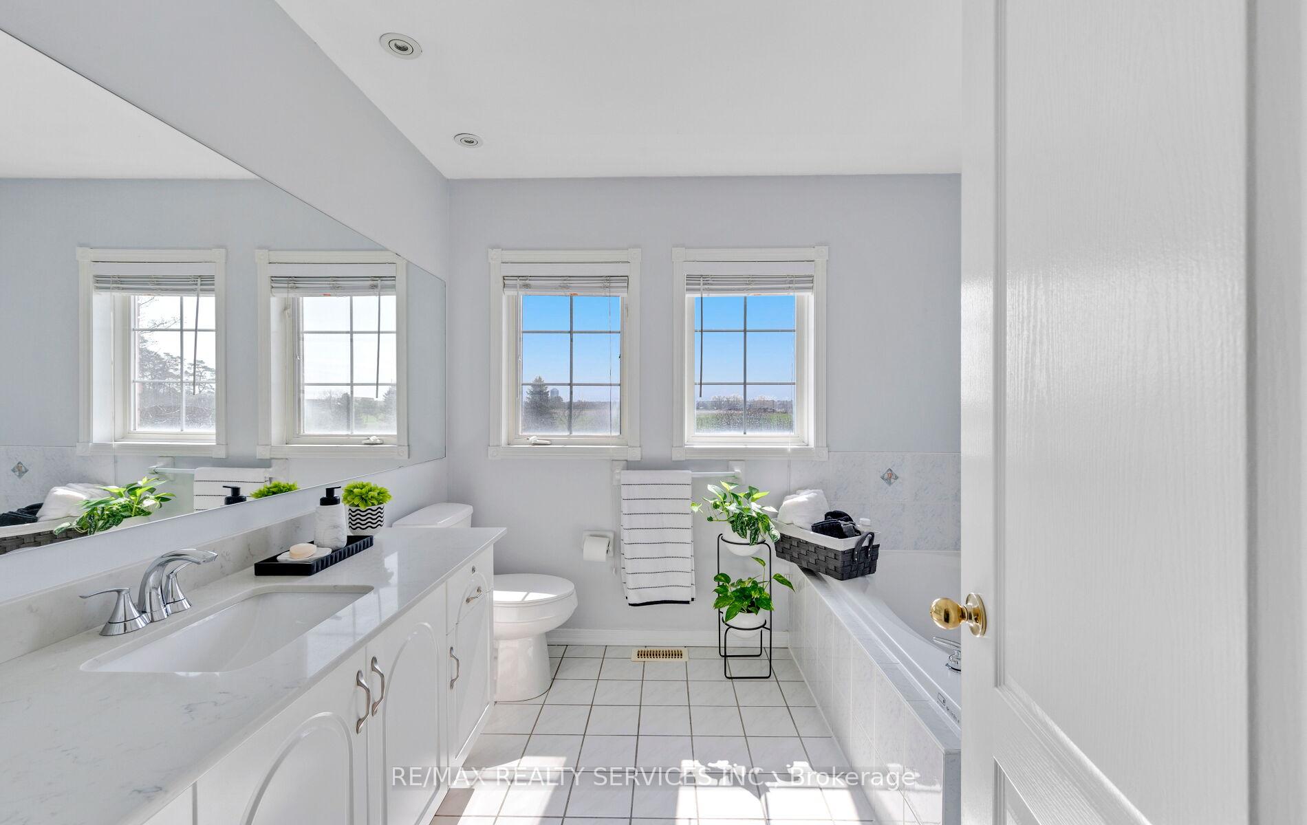 Photo 30 of 1 Queen Anne Drive, Brampton, Fletcher's Meadow — HOMEH