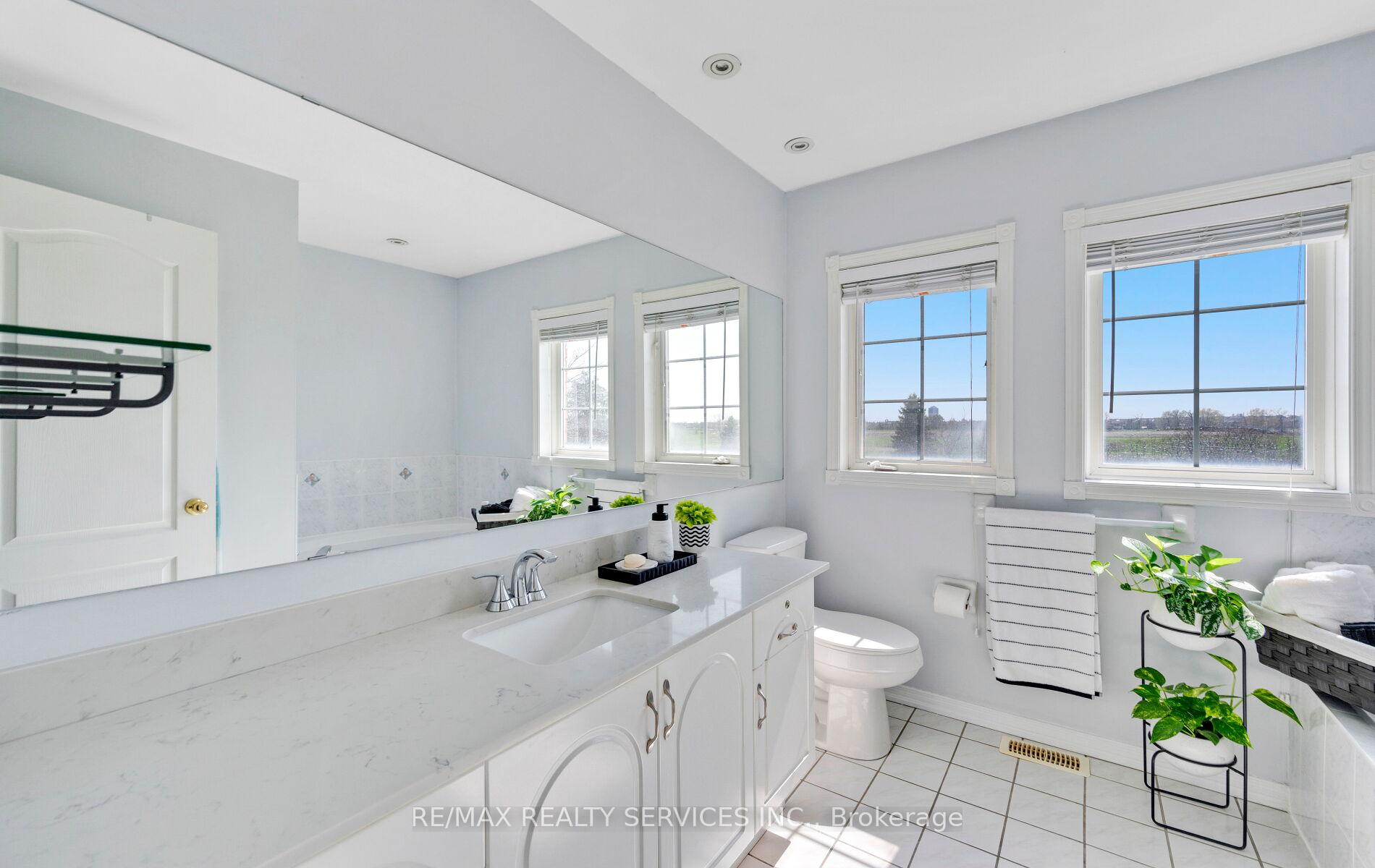 Photo 31 of 1 Queen Anne Drive, Brampton, Fletcher's Meadow — HOMEH