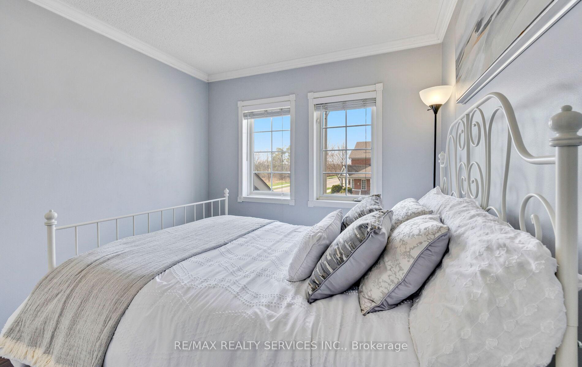 Photo 34 of 1 Queen Anne Drive, Brampton, Fletcher's Meadow — HOMEH
