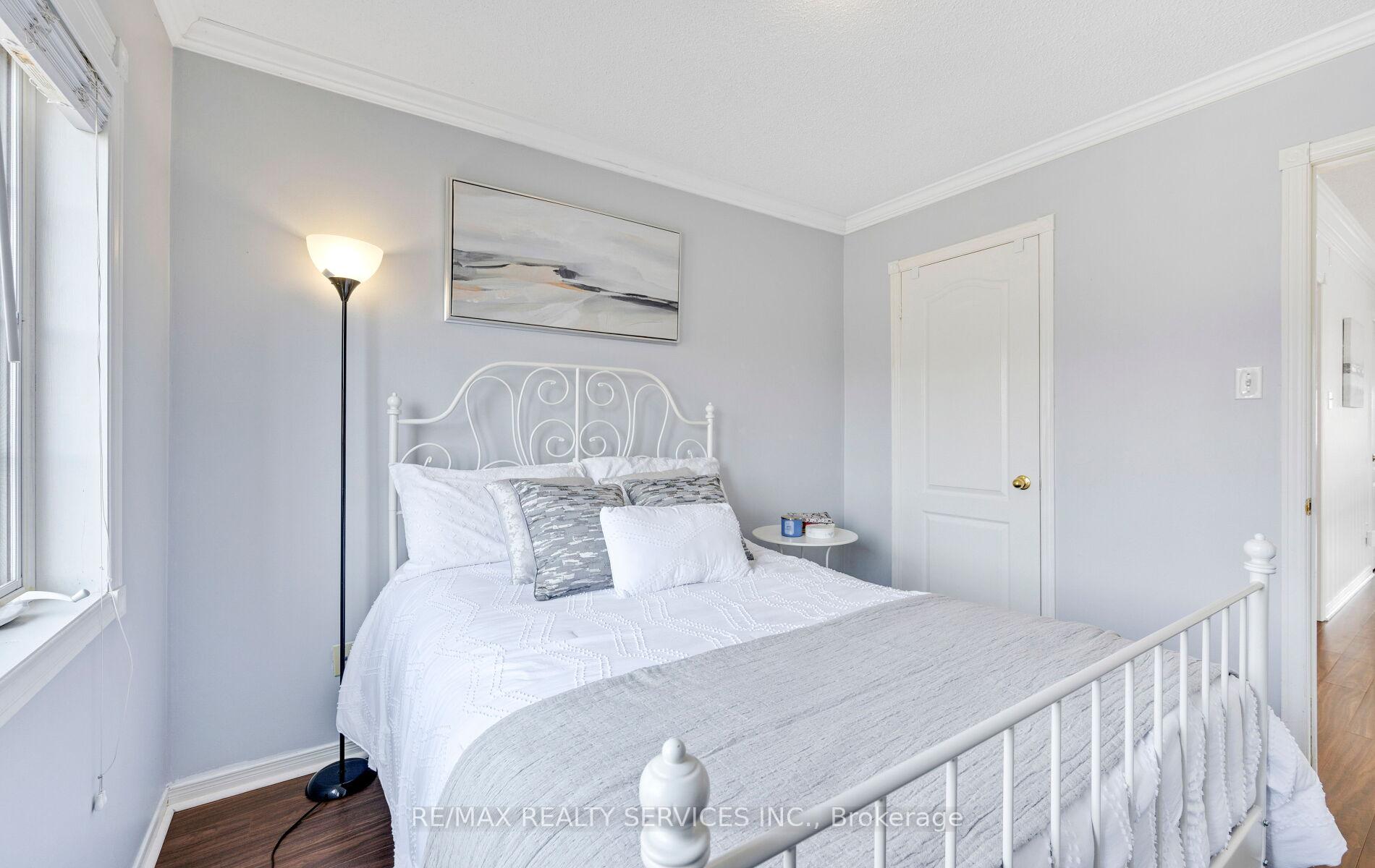 Photo 35 of 1 Queen Anne Drive, Brampton, Fletcher's Meadow — HOMEH