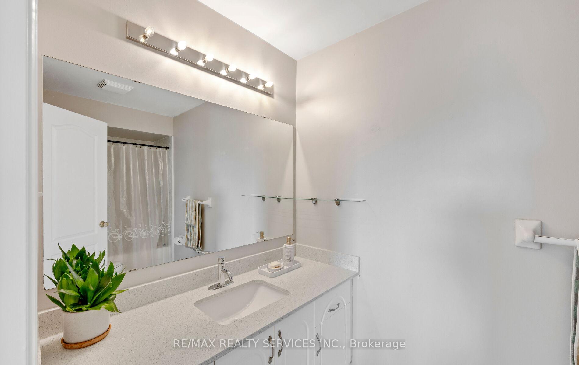 Photo 38 of 1 Queen Anne Drive, Brampton, Fletcher's Meadow — HOMEH