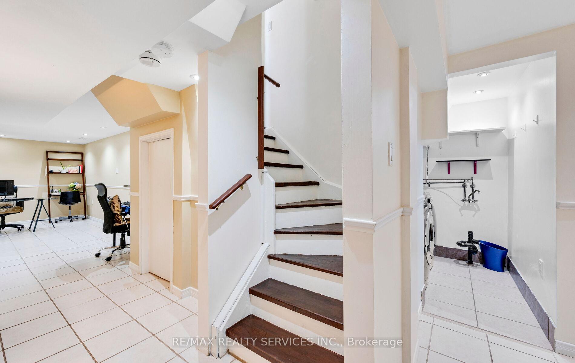 Photo 39 of 1 Queen Anne Drive, Brampton, Fletcher's Meadow — HOMEH