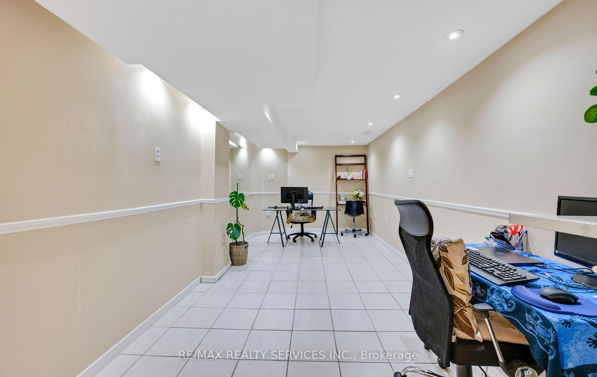 Photo 40 of 1 Queen Anne Drive, Brampton, Fletcher's Meadow — HOMEH