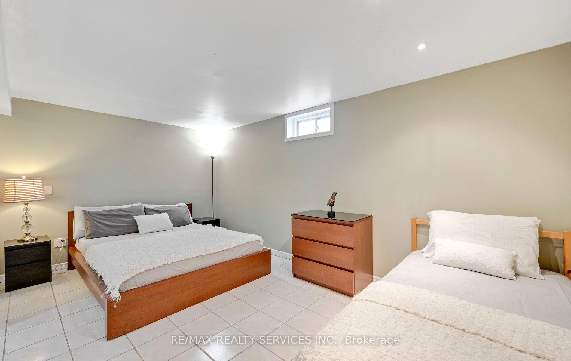 Photo 41 of 1 Queen Anne Drive, Brampton, Fletcher's Meadow — HOMEH
