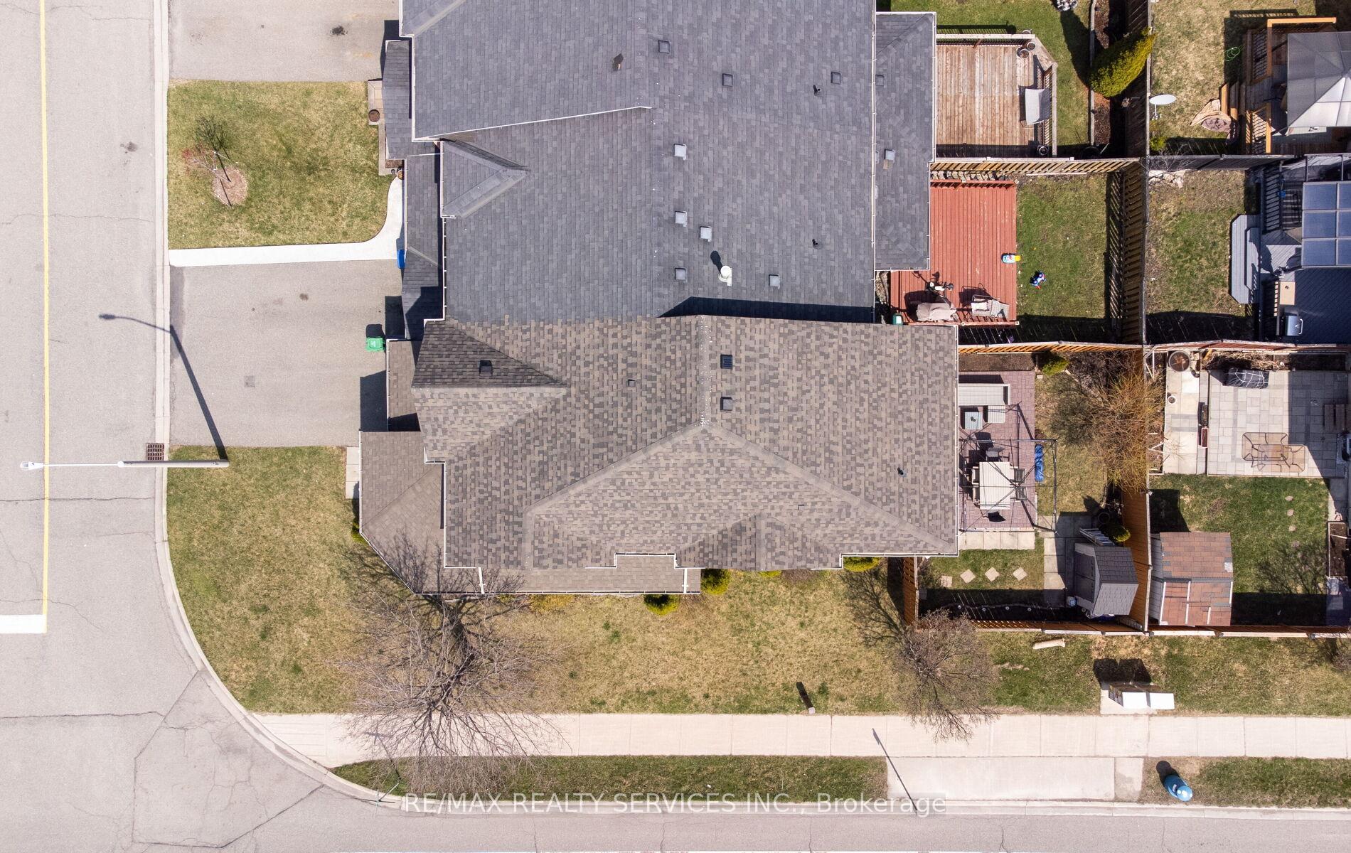 Photo 46 of 1 Queen Anne Drive, Brampton, Fletcher's Meadow — HOMEH