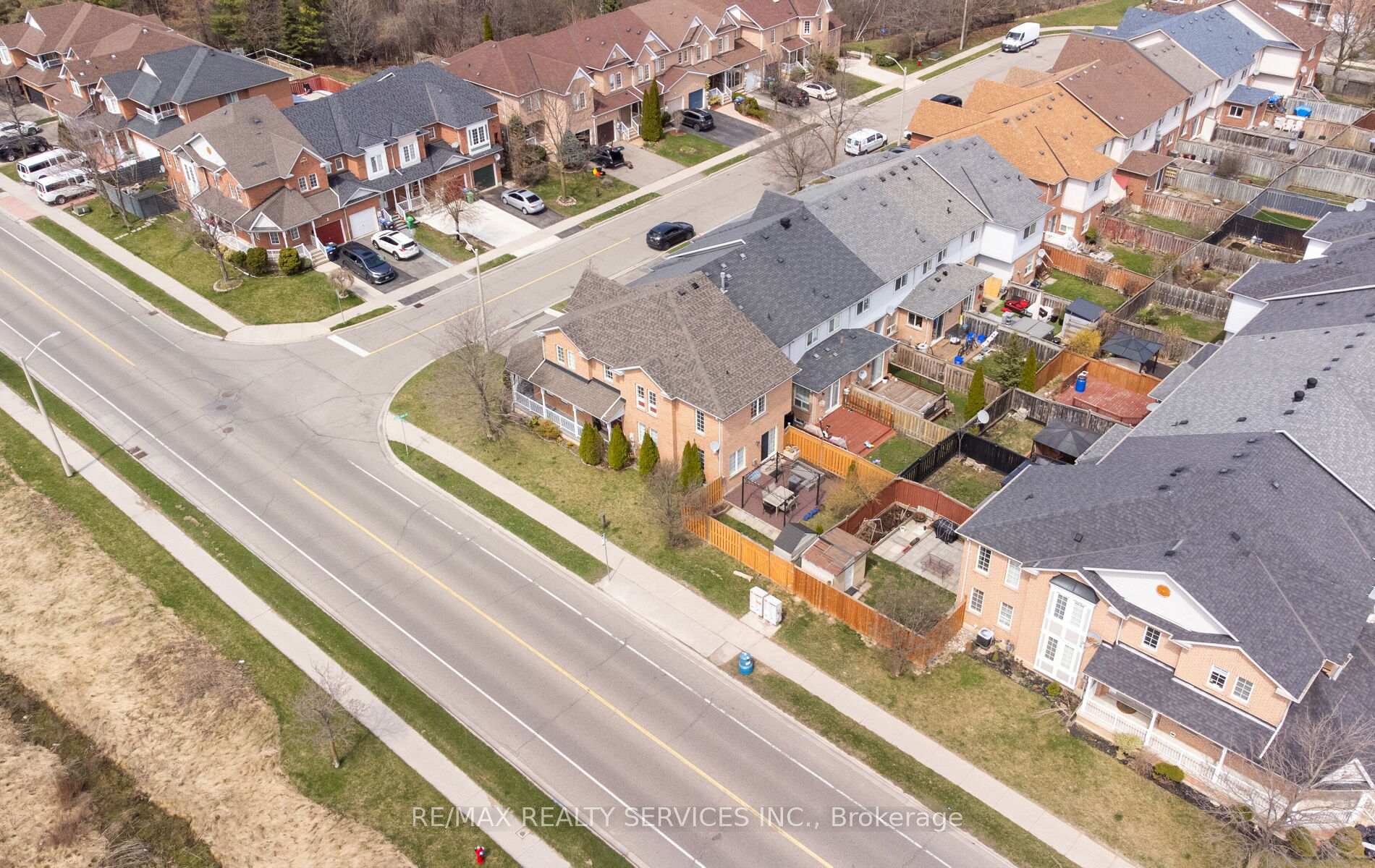 Photo 47 of 1 Queen Anne Drive, Brampton, Fletcher's Meadow — HOMEH