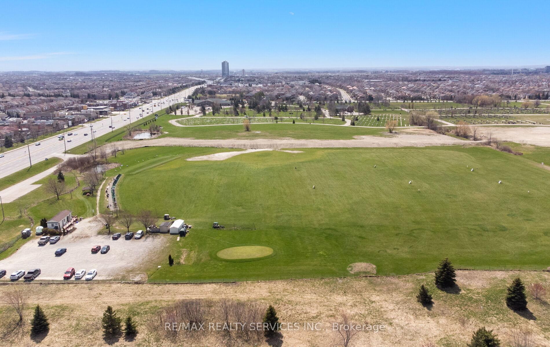 Photo 48 of 1 Queen Anne Drive, Brampton, Fletcher's Meadow — HOMEH
