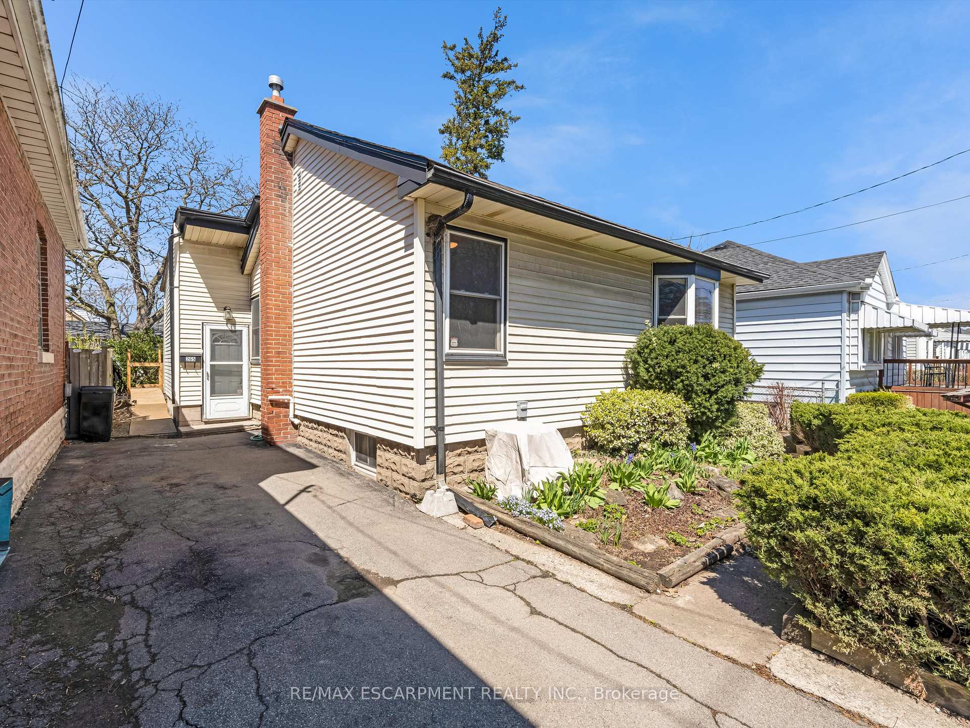 Photo 1 of 265 Walter Avenue N, Hamilton, Normanhurst — HOMEH