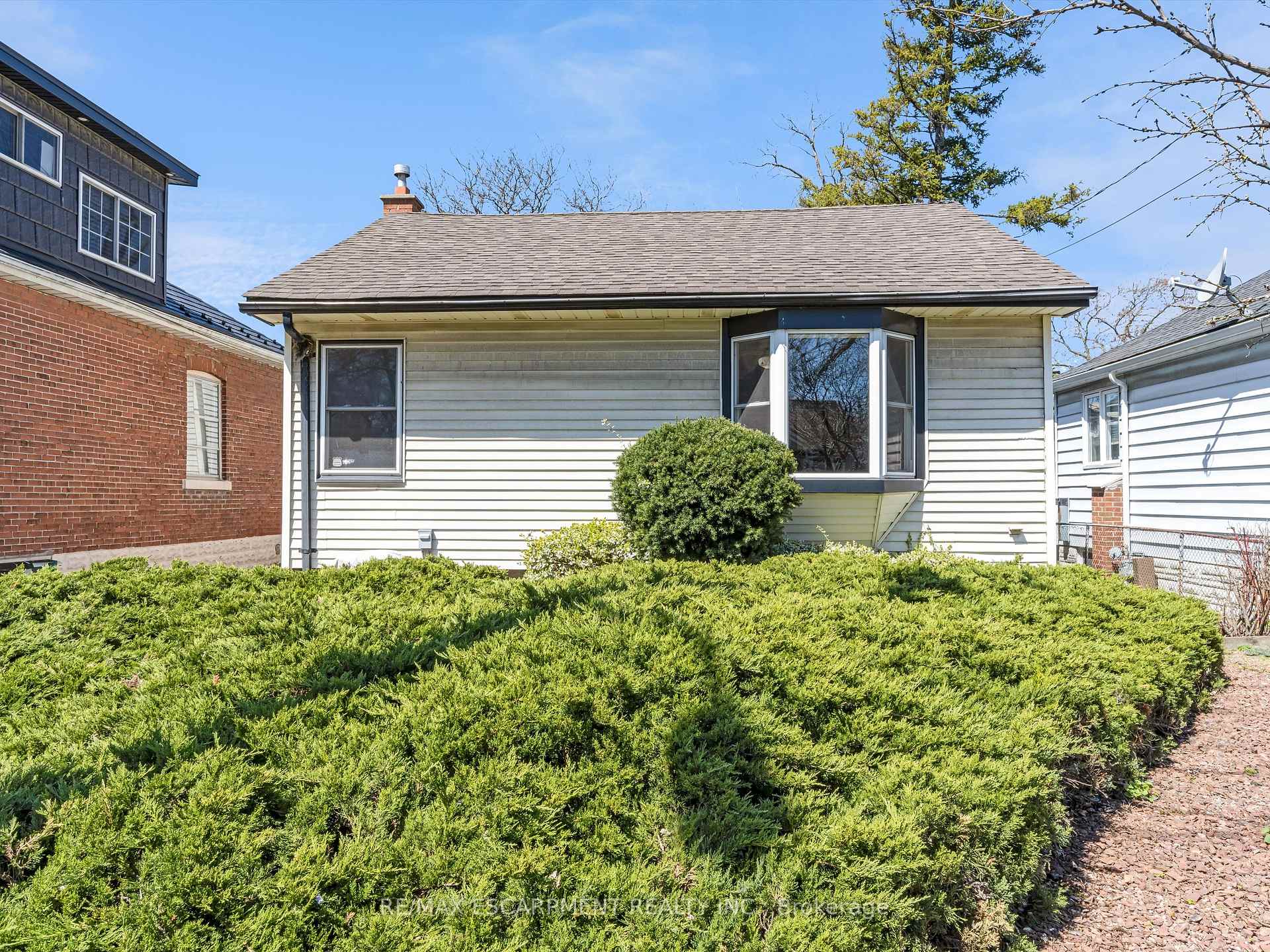 Photo 4 of 265 Walter Avenue N, Hamilton, Normanhurst — HOMEH