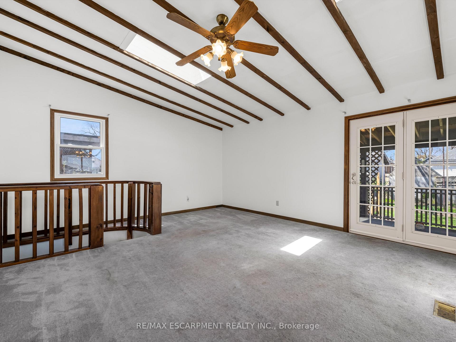 Photo 5 of 265 Walter Avenue N, Hamilton, Normanhurst — HOMEH