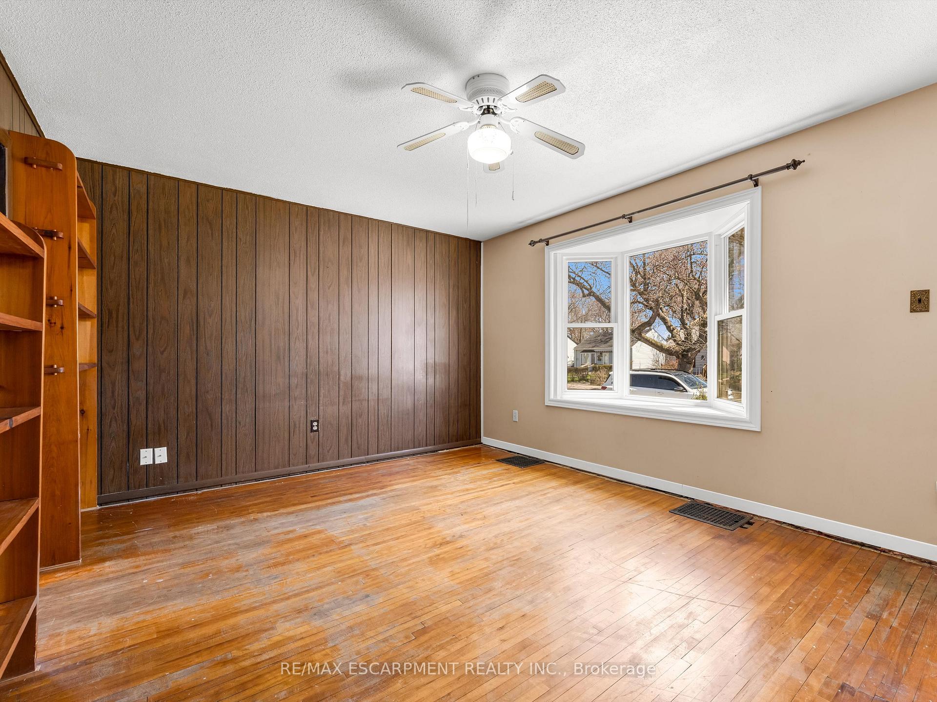 Photo 9 of 265 Walter Avenue N, Hamilton, Normanhurst — HOMEH